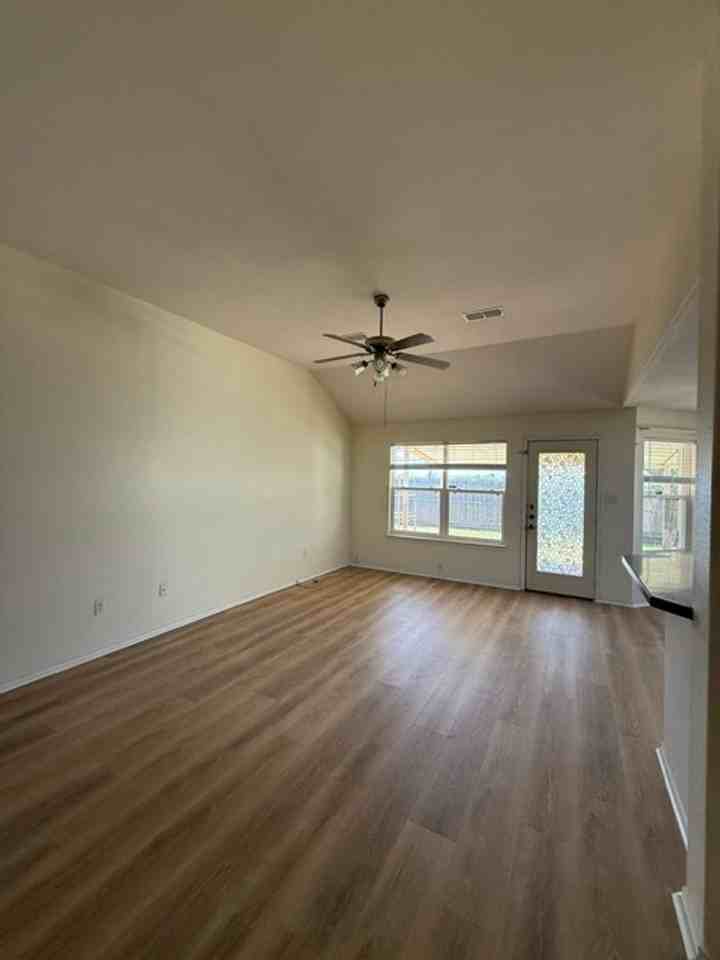 6609 Inverness St - Photo 3 of 20