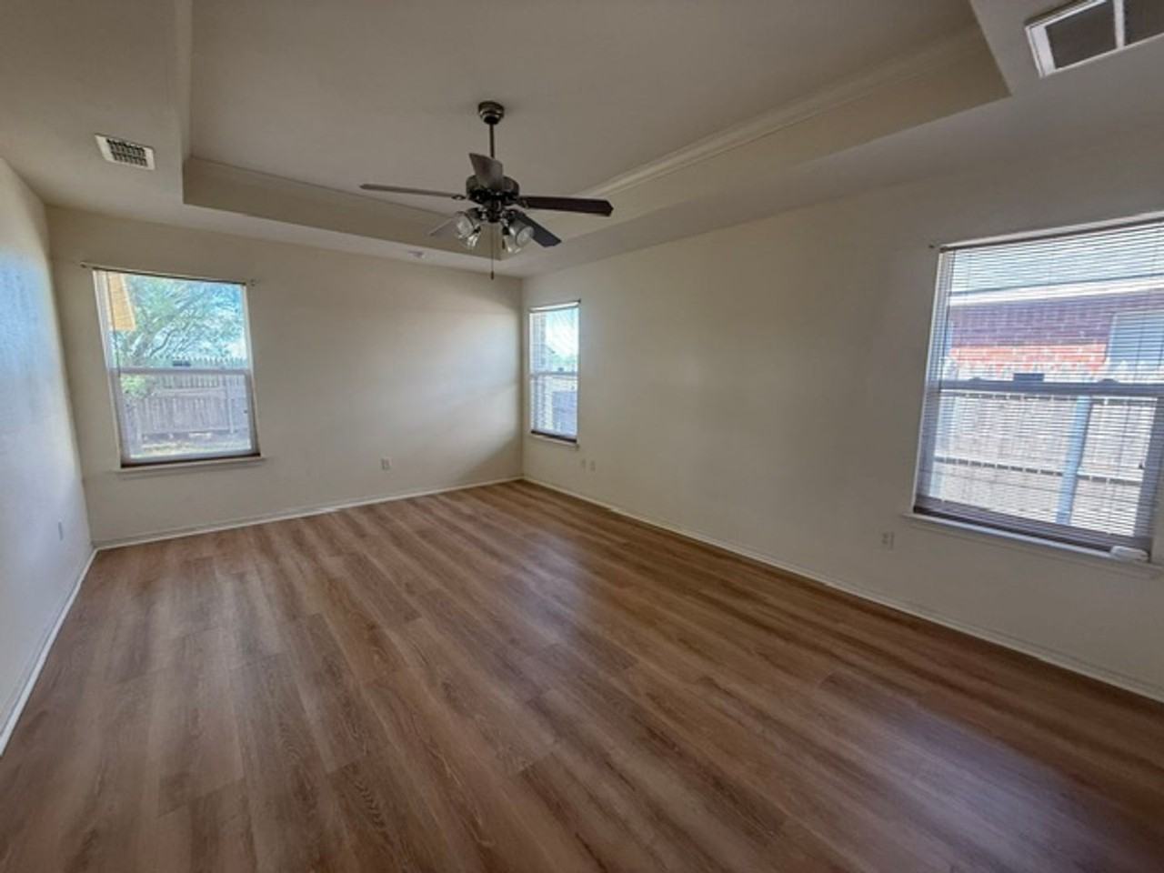 6609 Inverness St - Photo 5 of 20