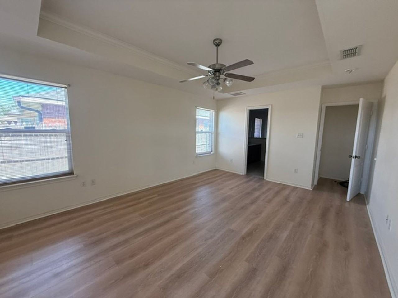 6609 Inverness St - Photo 6 of 20