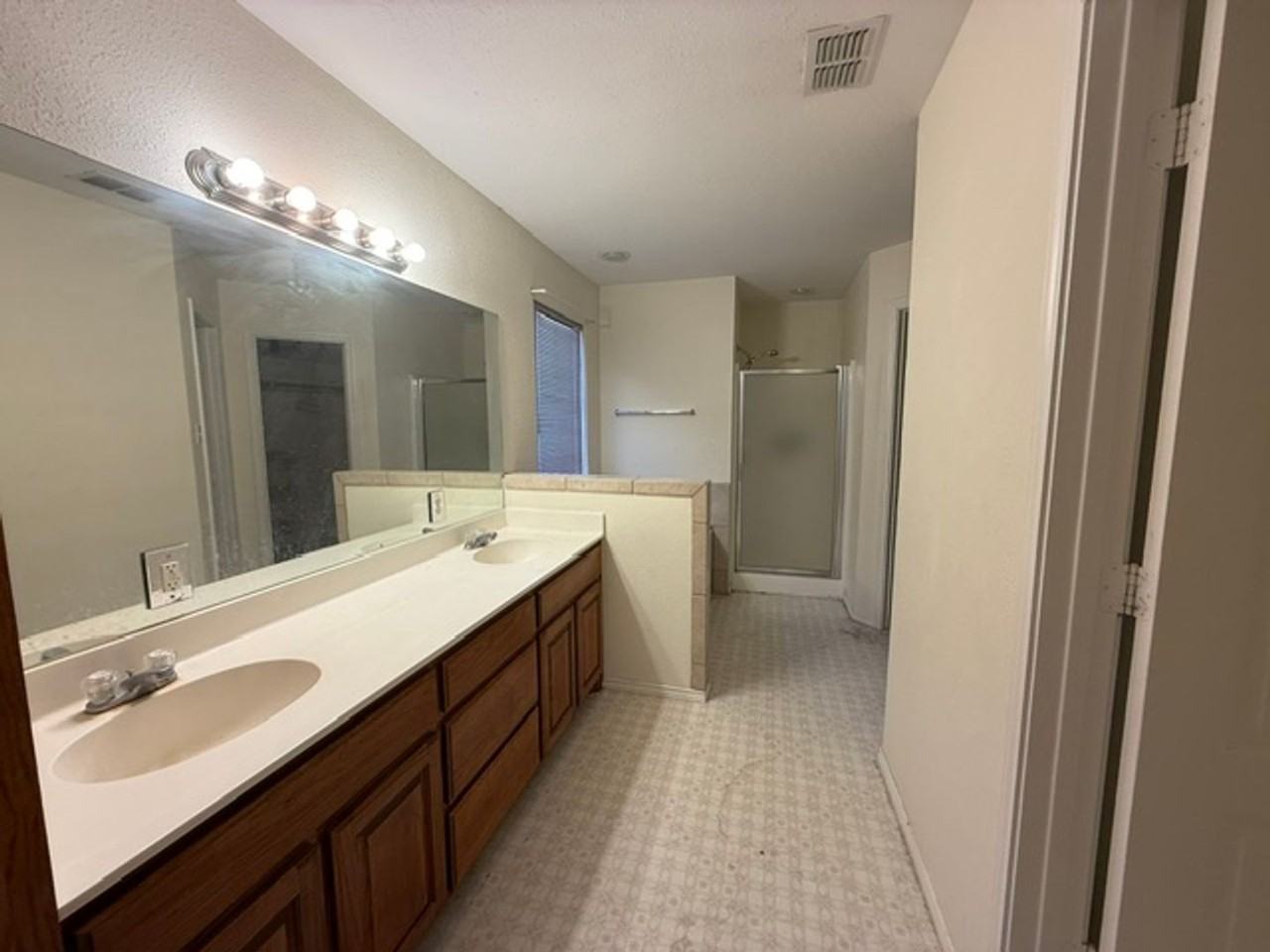 6609 Inverness St - Photo 7 of 20