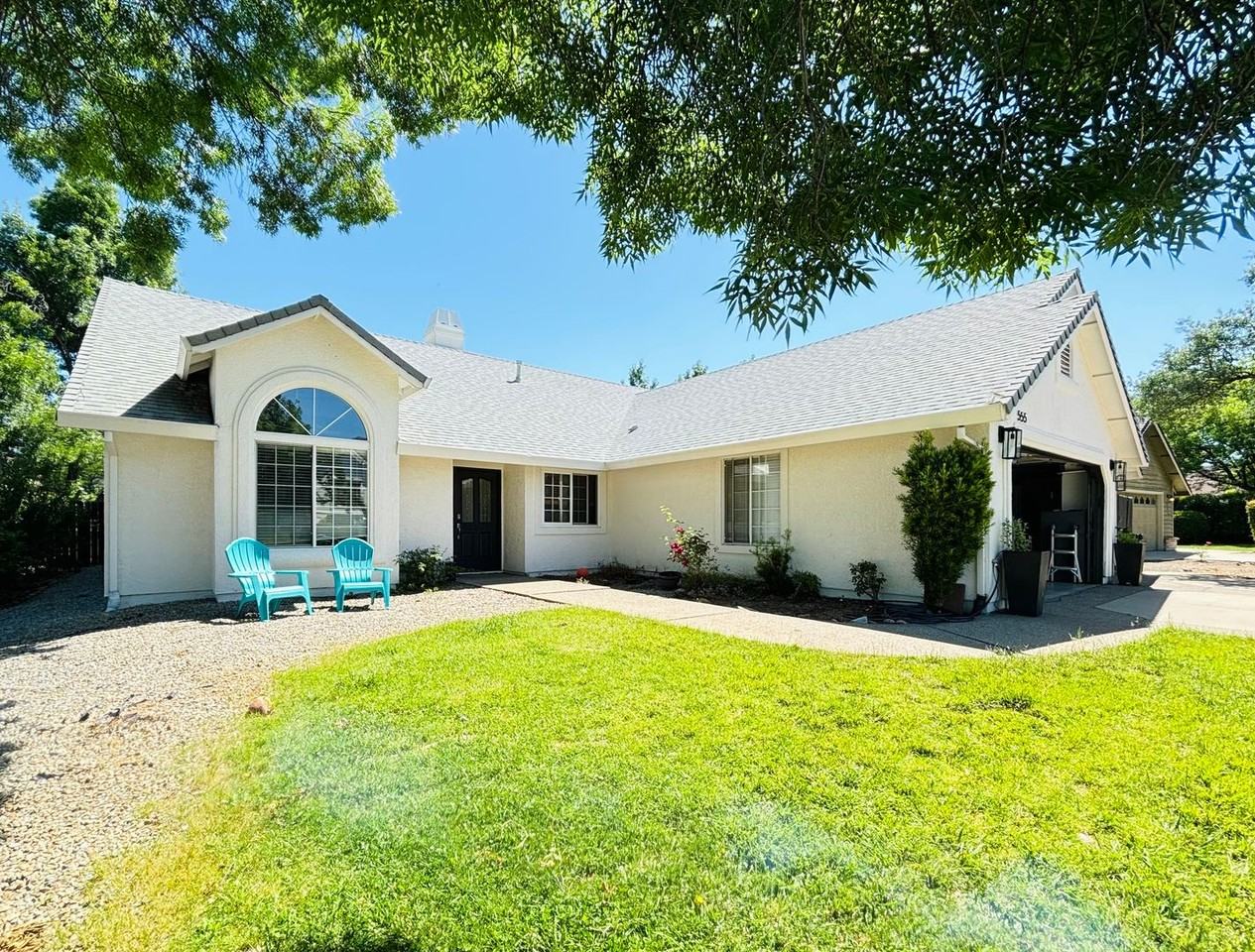 555 Reddington Dr - Photo 2 of 18