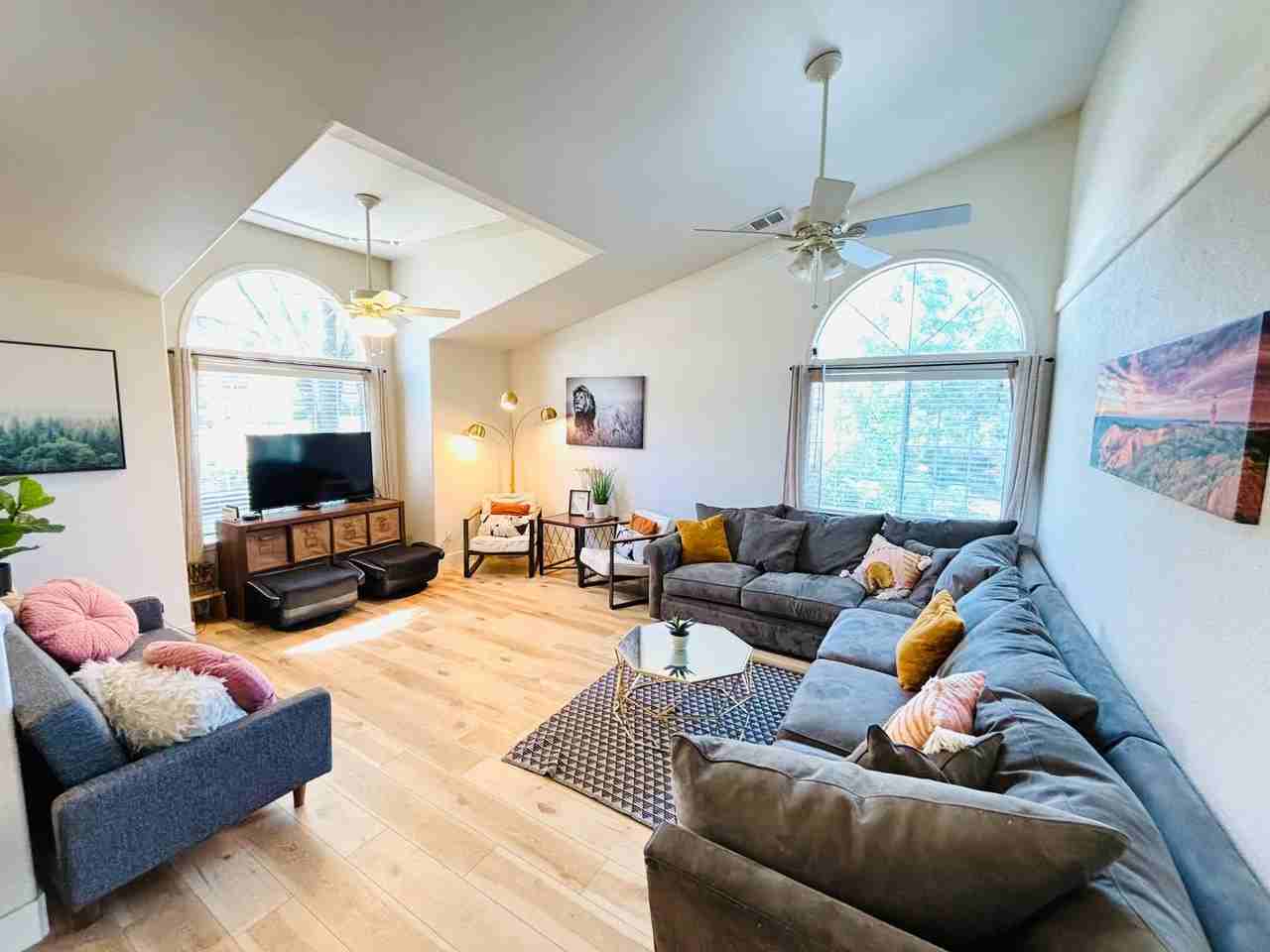 555 Reddington Dr - Photo 3 of 18