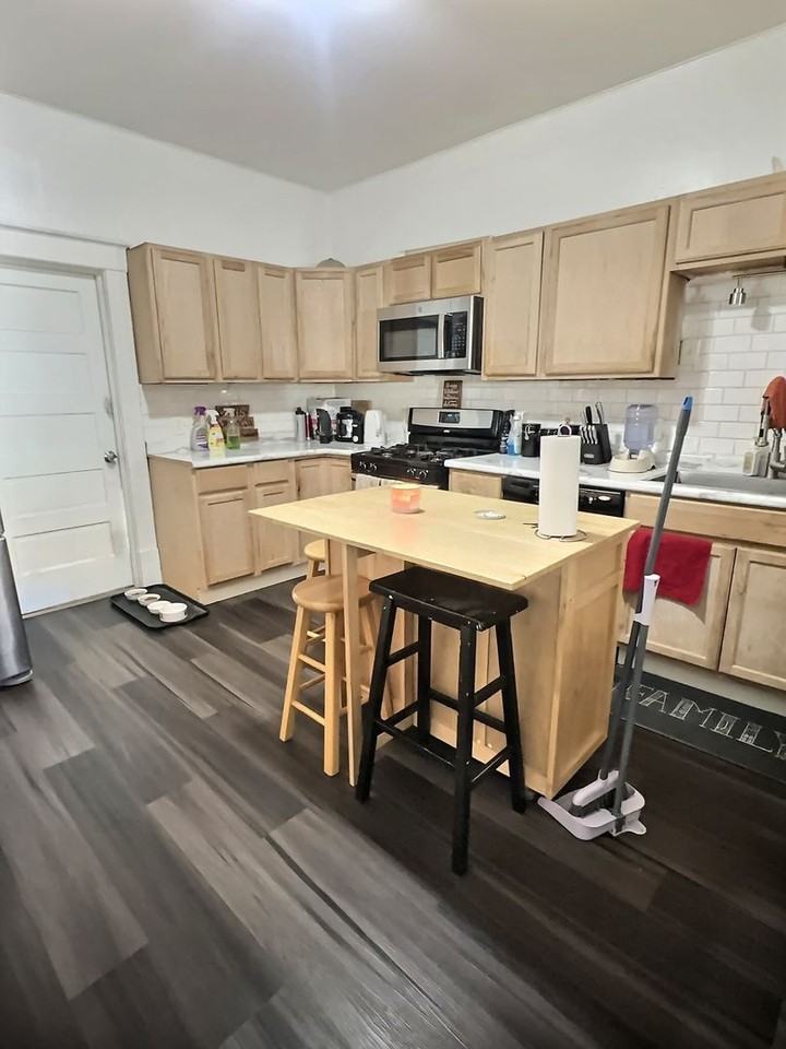 330 W 4th St - Photo 4 of 16