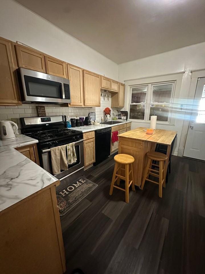 330 W 4th St - Photo 5 of 16