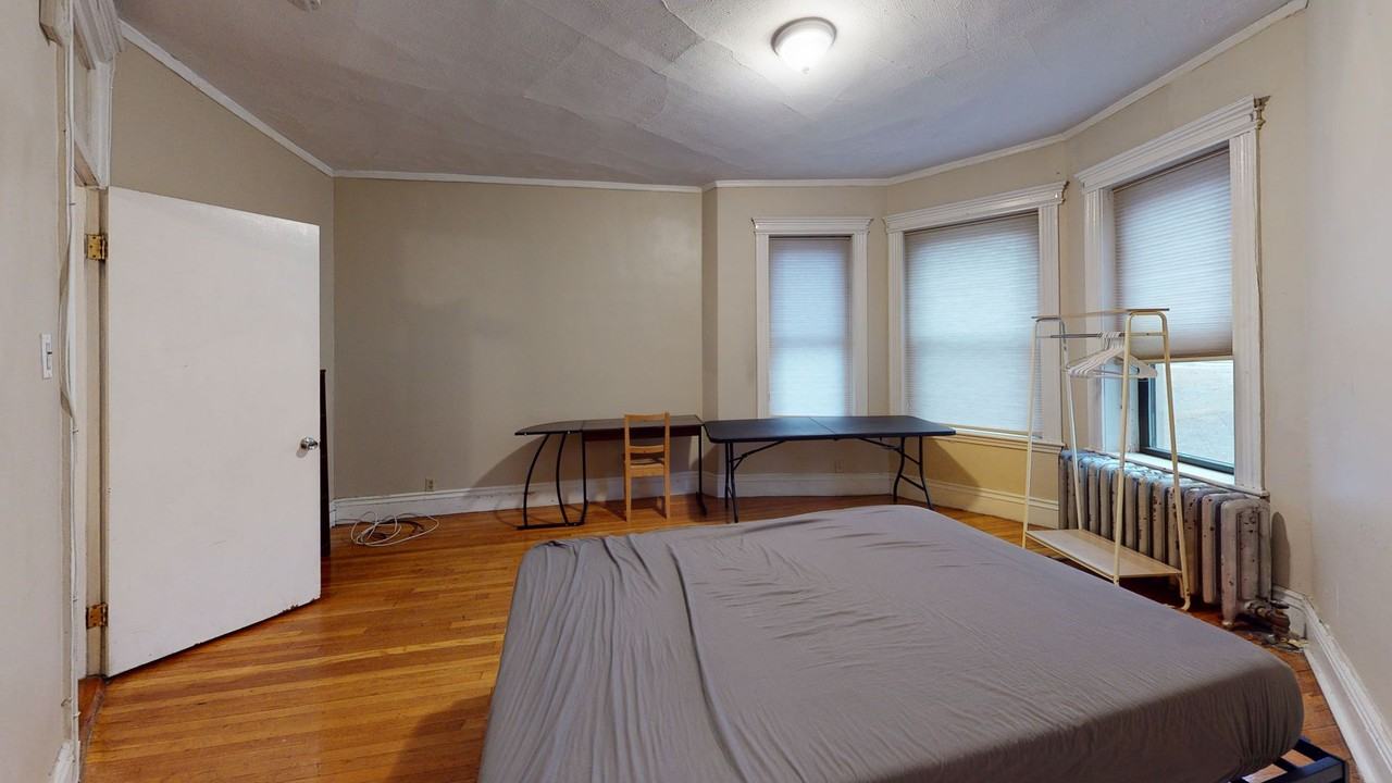 62 Charlesgate E - Photo 2 of 7