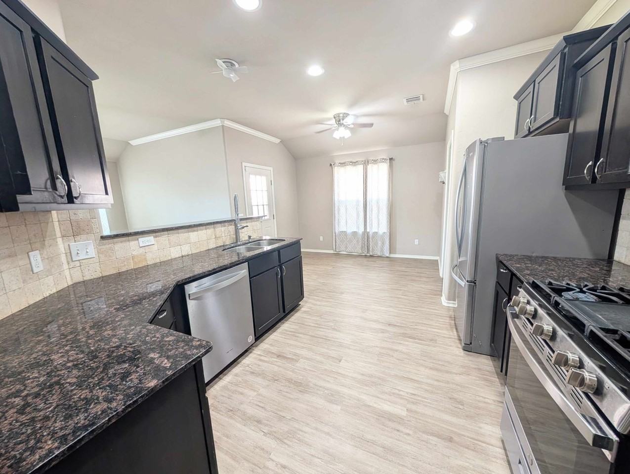 10728 Nw 27th St - Photo 5 of 13