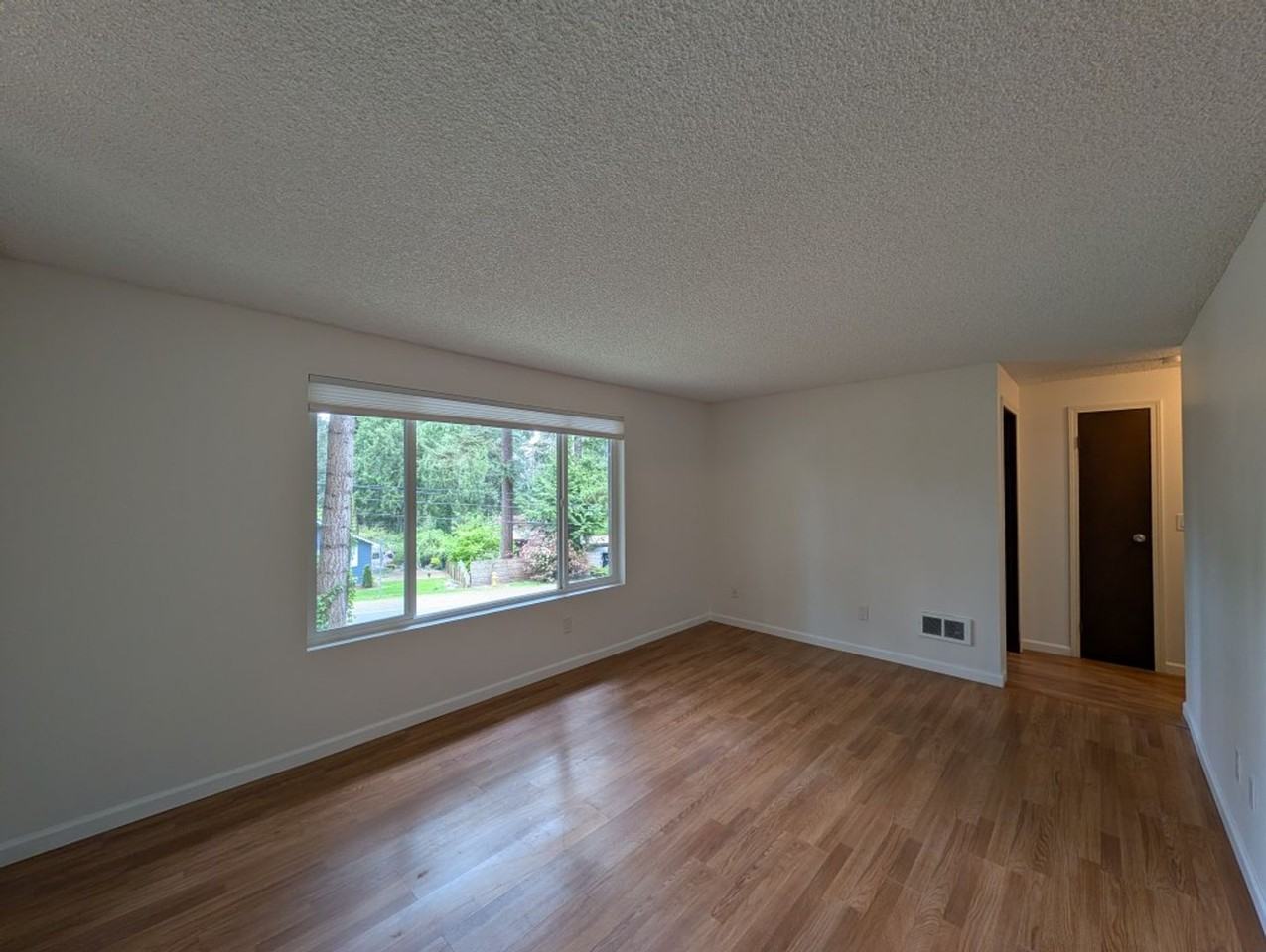 18249 24th Ave Ne - Photo 3 of 13
