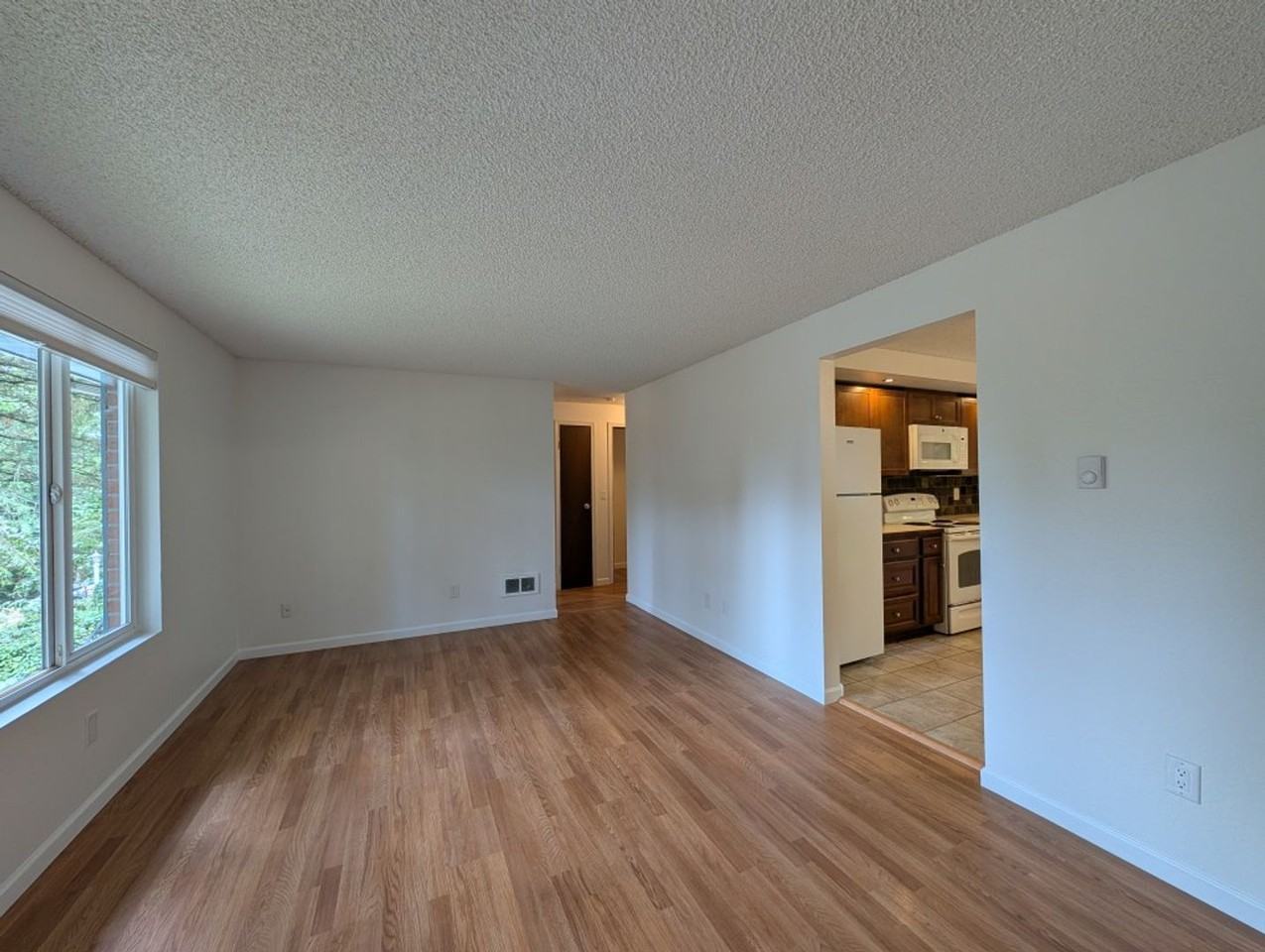 18249 24th Ave Ne - Photo 4 of 13