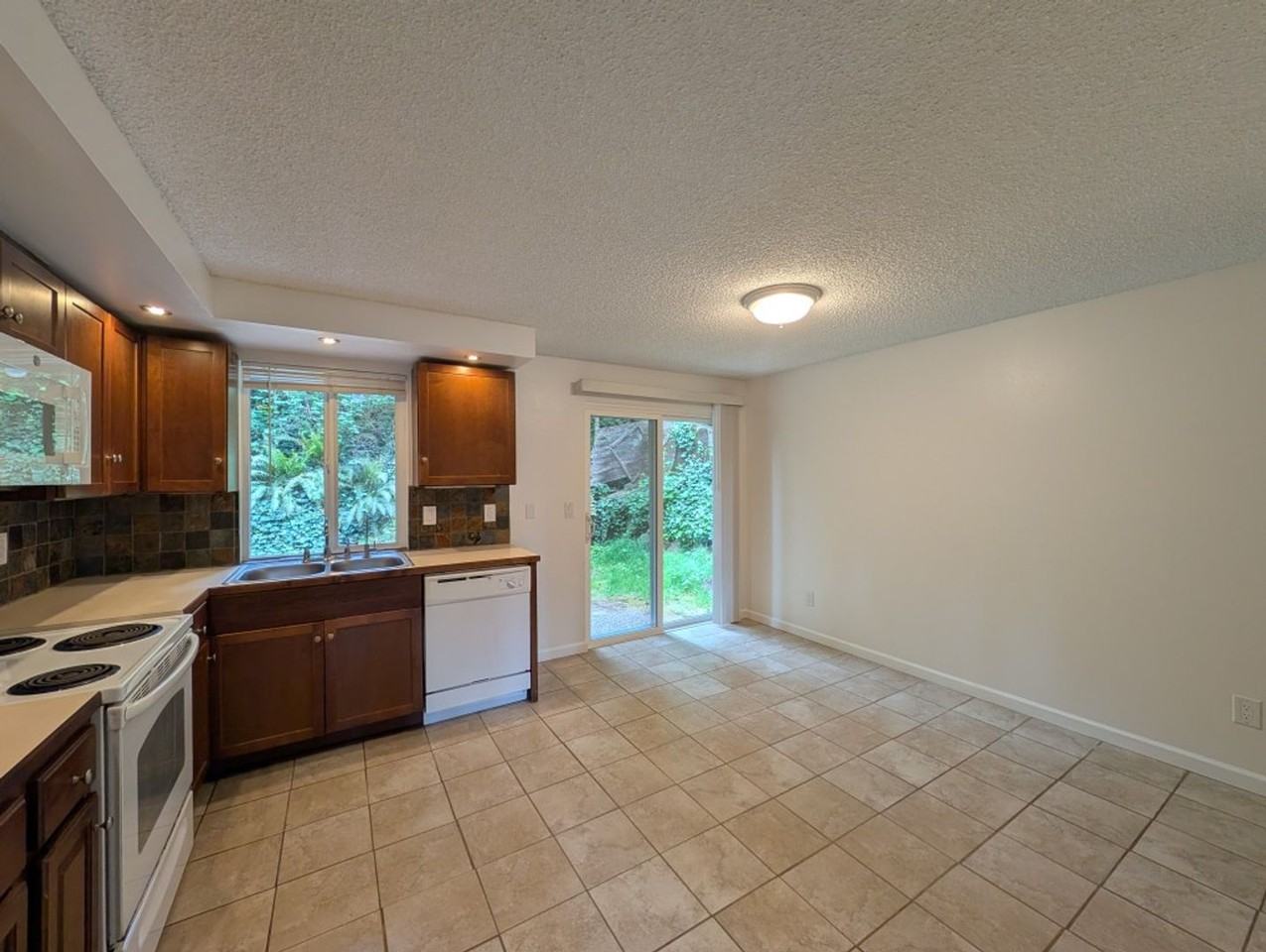 18249 24th Ave Ne - Photo 5 of 13