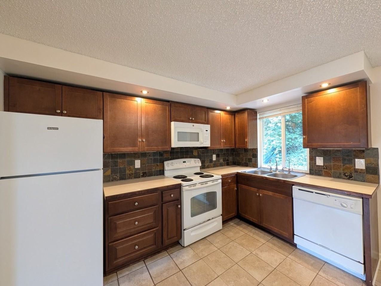 18249 24th Ave Ne - Photo 7 of 13