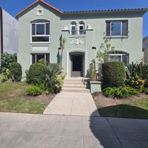 Boutique Apartment building in the mid - Photo 1 of 1