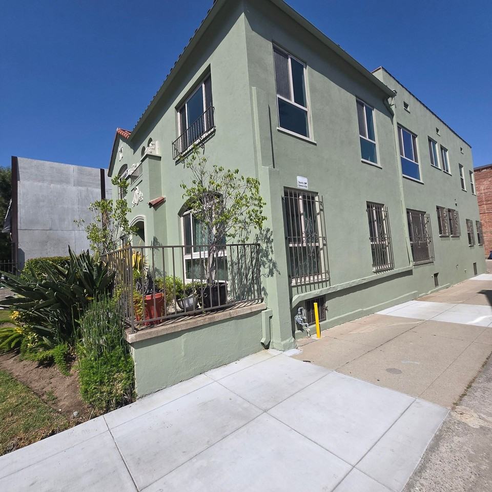Boutique Apartment building in the mid - Photo 2 of 4