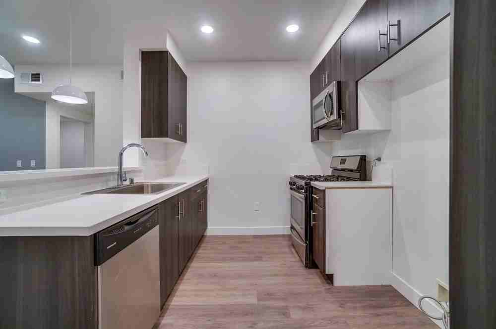 8600 Glenoaks - Photo 2 of 4