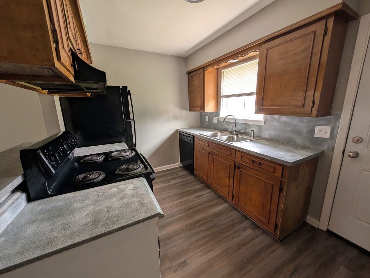 2400 Brookridge Dr #7 - Photo 2 of 9