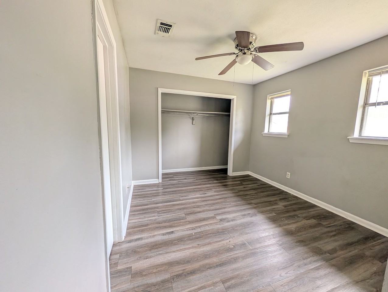 2400 Brookridge Dr #7 - Photo 4 of 9