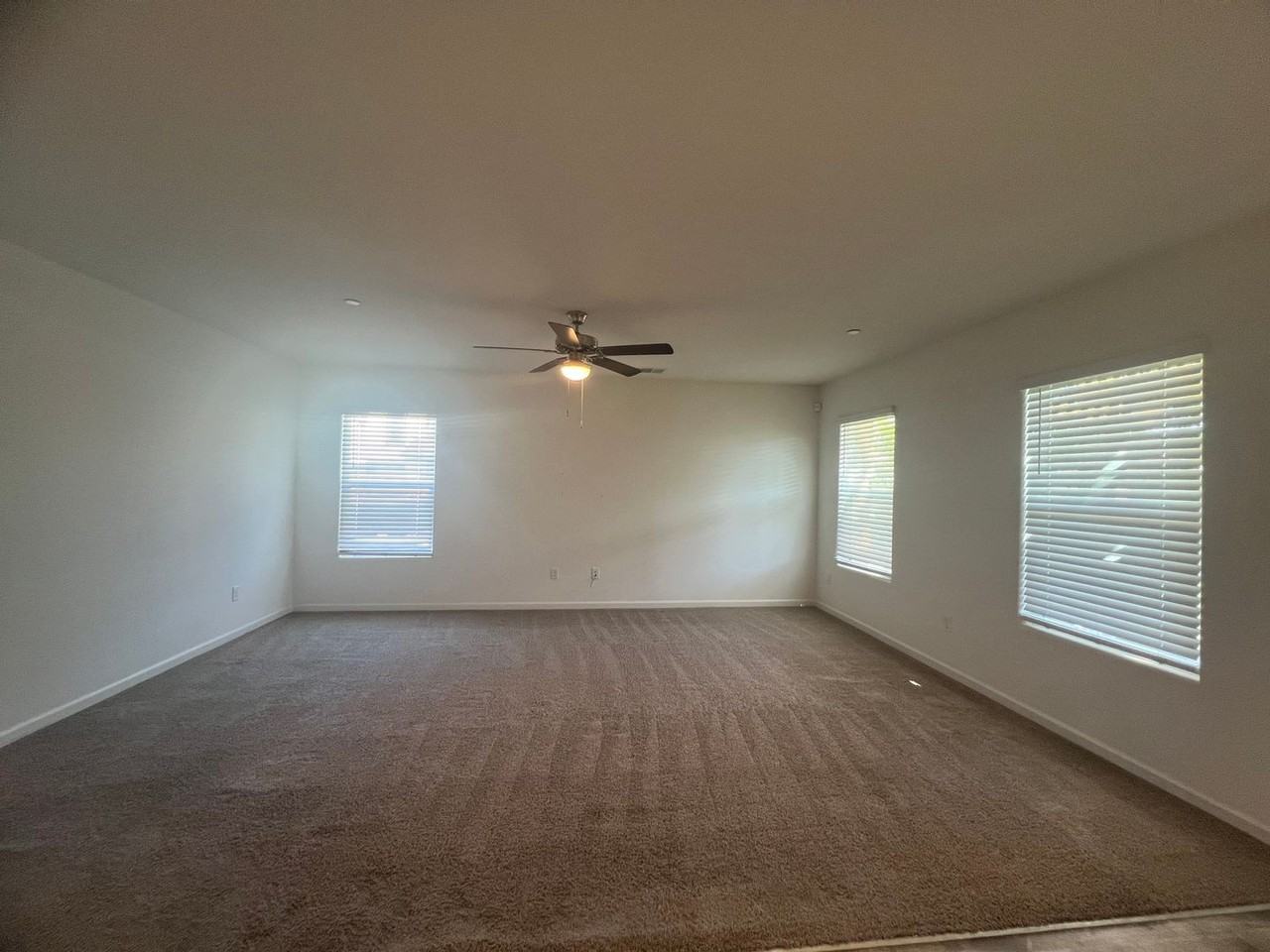 5531 W Flint Way - Photo 6 of 32