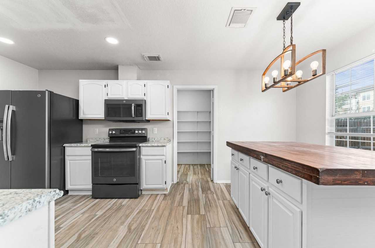 5502 Burton Farm - Photo 4 of 15