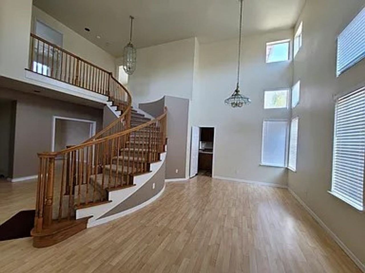 2377 Yorkshire Dr - Photo 2 of 21