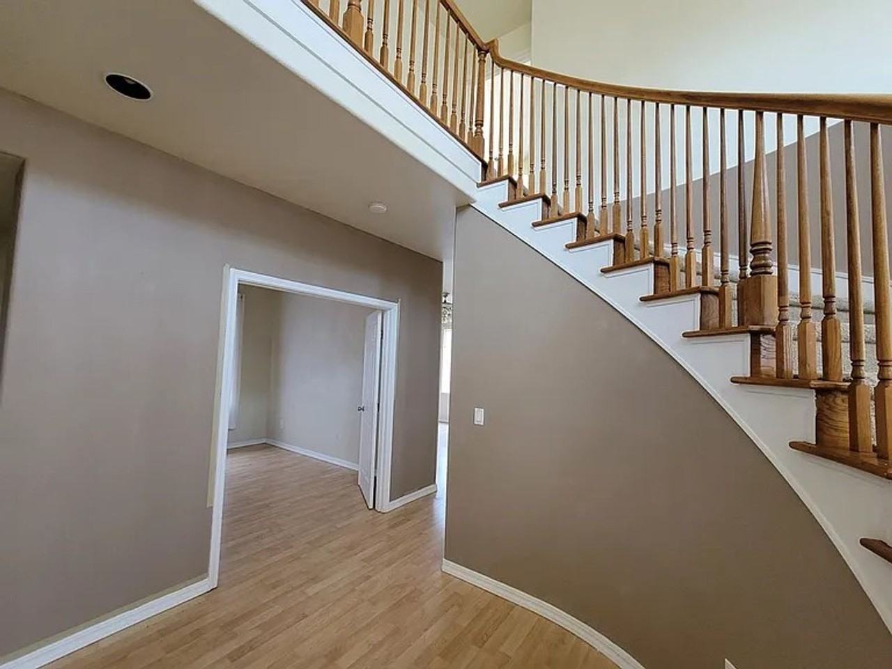2377 Yorkshire Dr - Photo 4 of 21