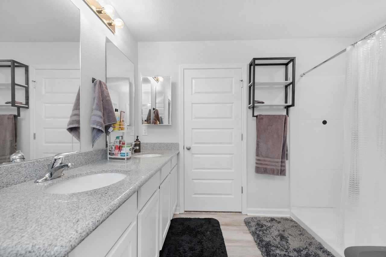 8686 Pathstone Boulevard - Photo 6 of 20