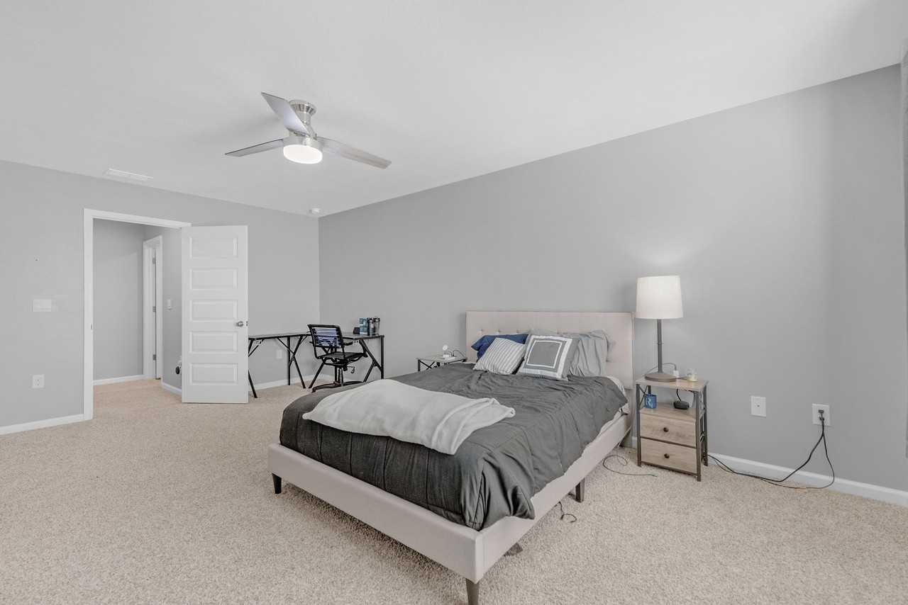 8686 Pathstone Boulevard - Photo 5 of 20