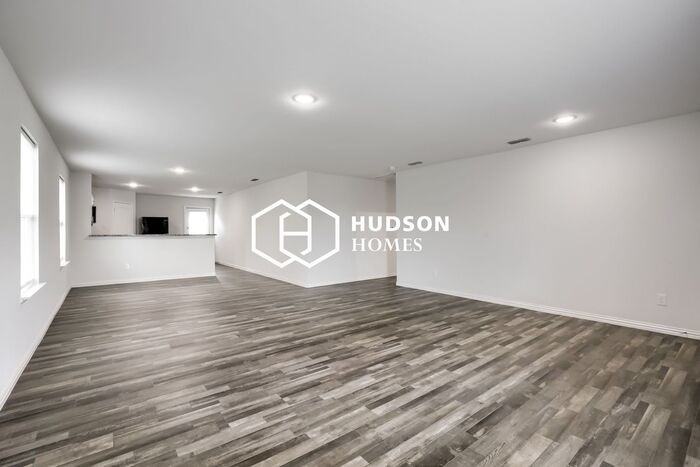 330 Flagship Ln - Photo 3 of 14