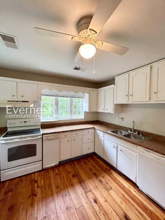 1921 Wigglesworth Rd - Photo 2 of 20