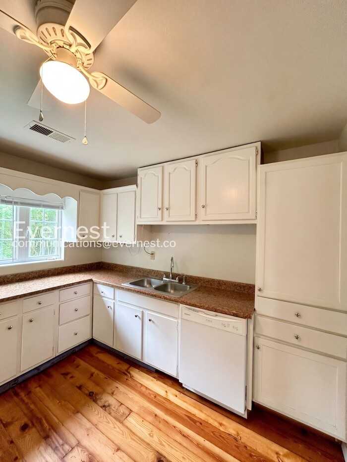 1921 Wigglesworth Rd - Photo 4 of 20