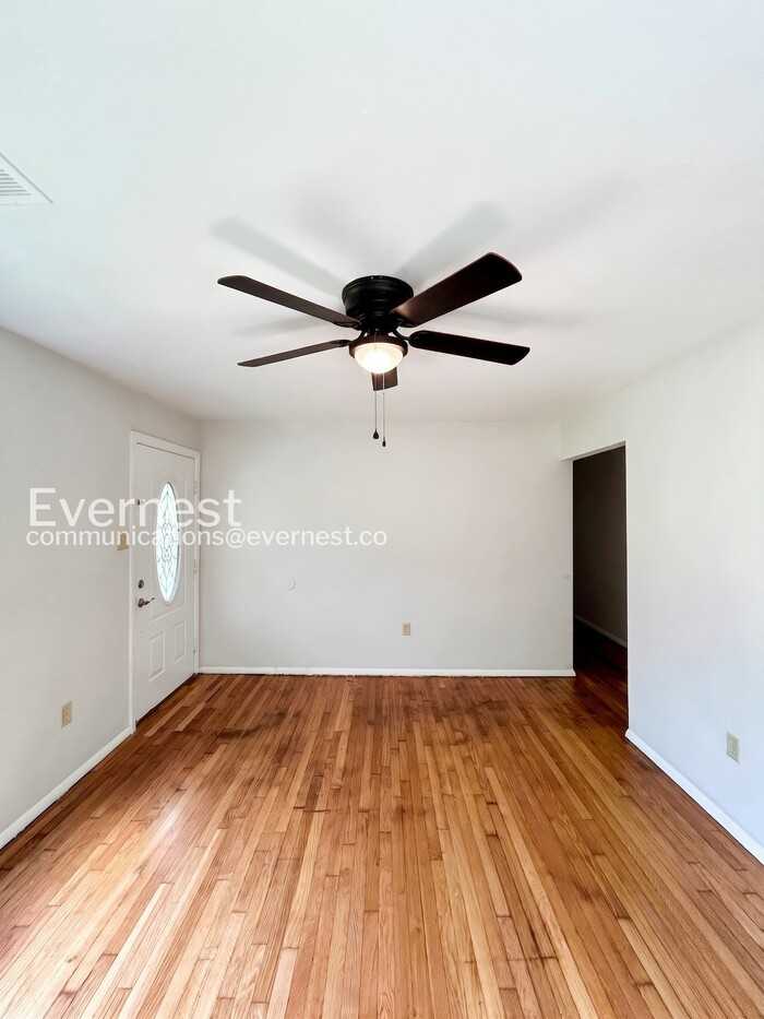 1921 Wigglesworth Rd - Photo 6 of 20