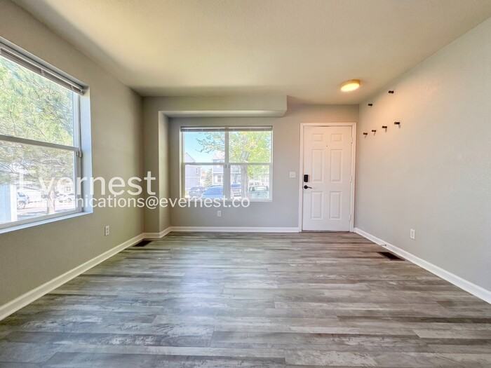 2040 Oakcrest Cir - Photo 3 of 26