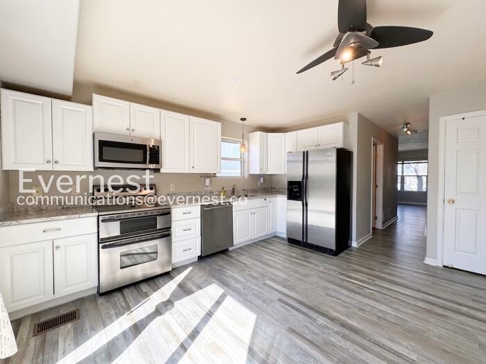 2040 Oakcrest Cir - Photo 4 of 26