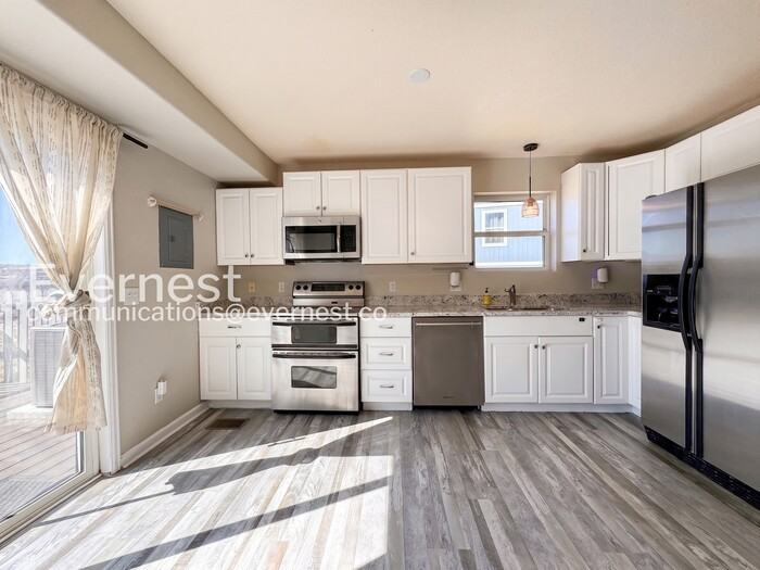 2040 Oakcrest Cir - Photo 5 of 26