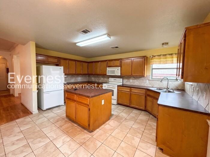 3705 Barbed Wire Dr - Photo 4 of 24
