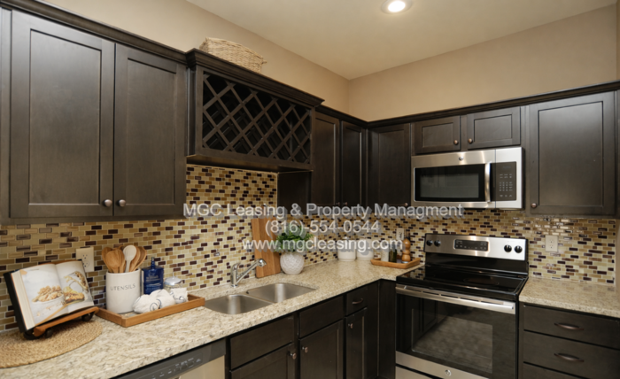 2126 Sw Timbertrace Ln - Photo 3 of 14
