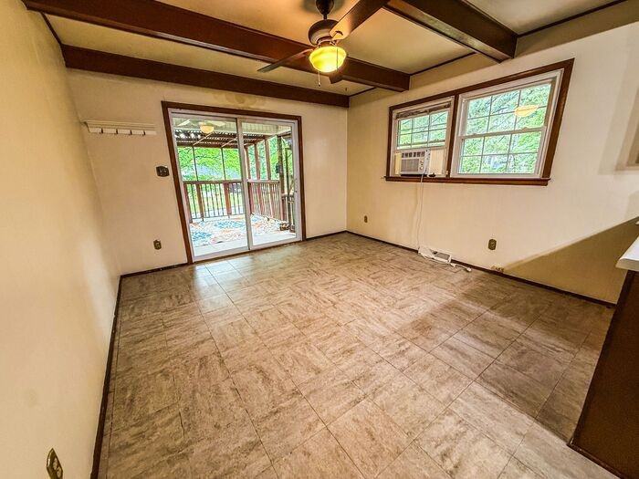 4717 Radcliff Rd - Photo 5 of 16