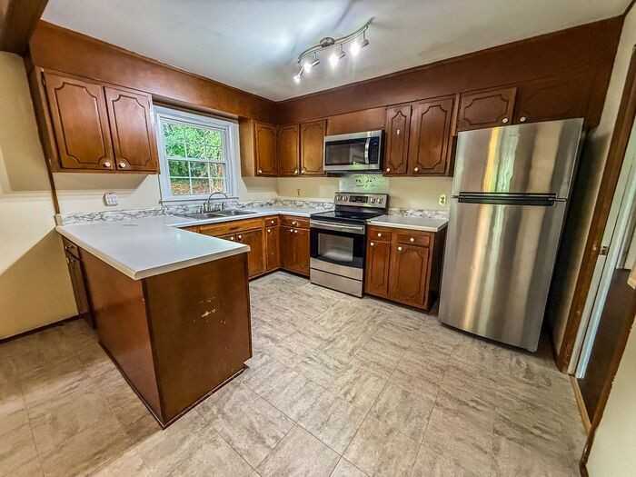 4717 Radcliff Rd - Photo 6 of 16