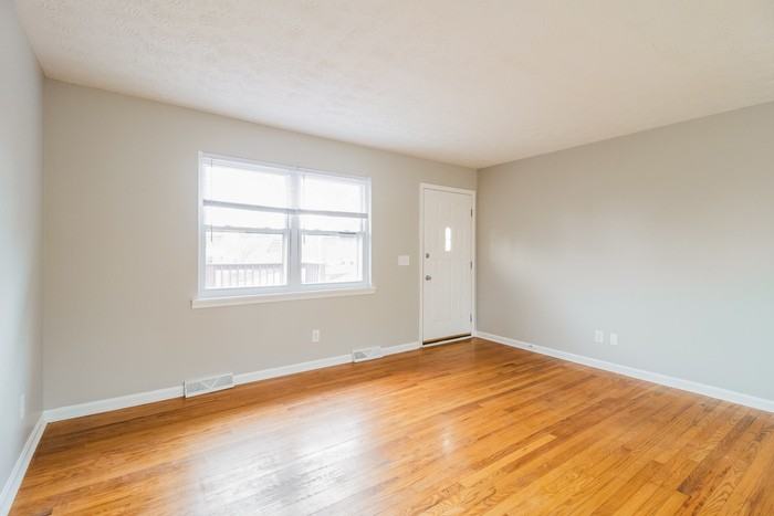 682 Mimosa Ct - Photo 3 of 10