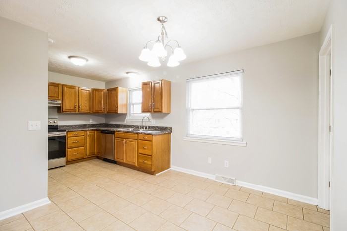 682 Mimosa Ct - Photo 4 of 10