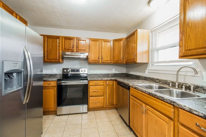 682 Mimosa Ct - Photo 5 of 10