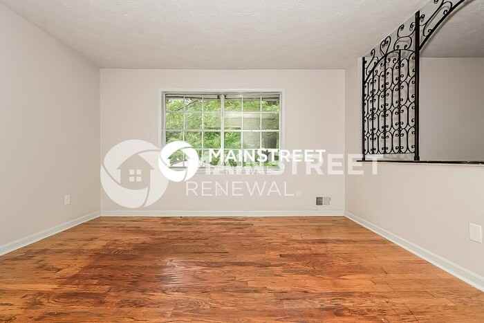 8283 Englewood Trl - Photo 4 of 16
