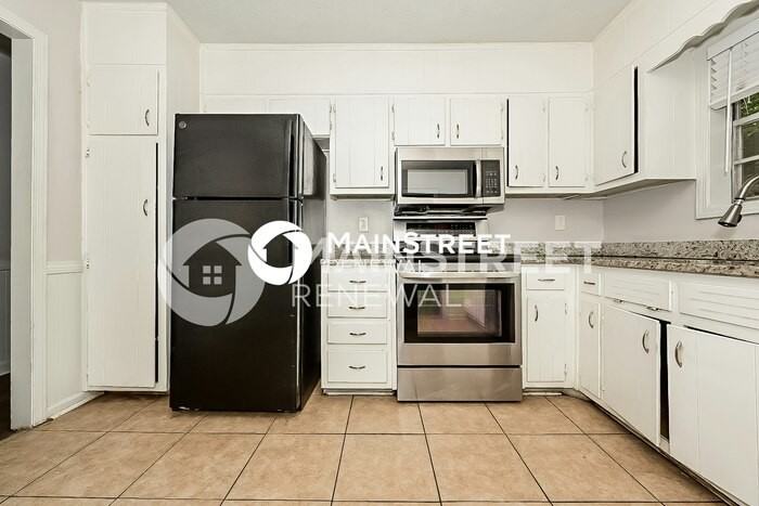 8283 Englewood Trl - Photo 6 of 16