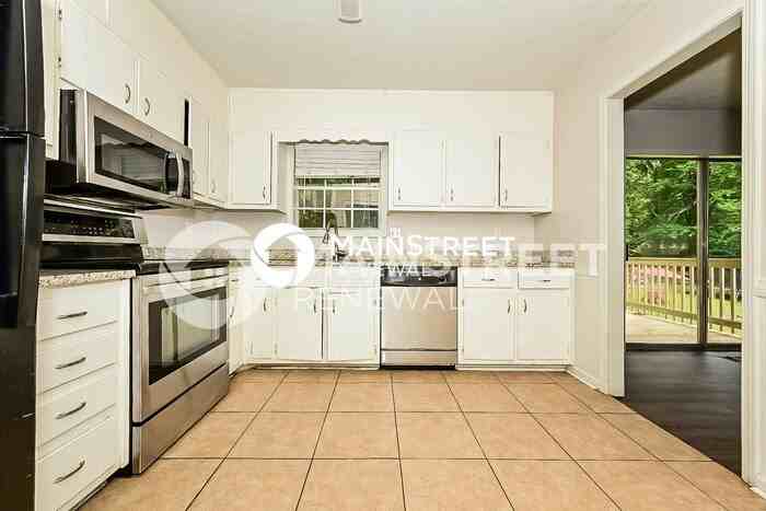 8283 Englewood Trl - Photo 7 of 16