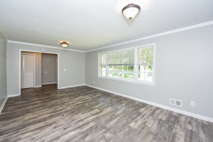 455 Brookshire Dr - Photo 5 of 13