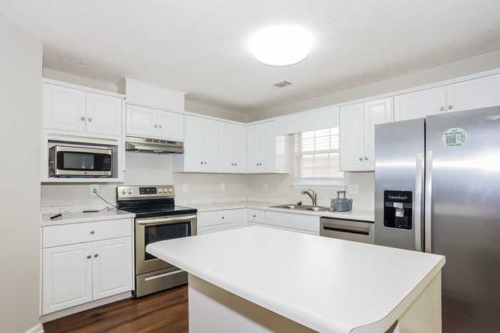 345 Washington St - Photo 4 of 11