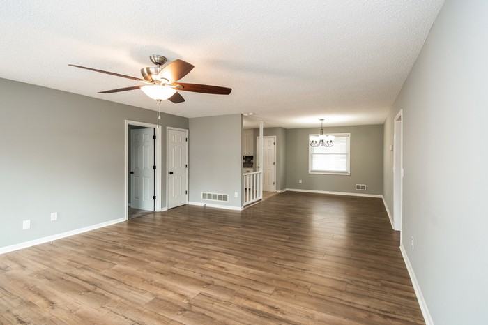 323 Chadford Rd - Photo 2 of 10