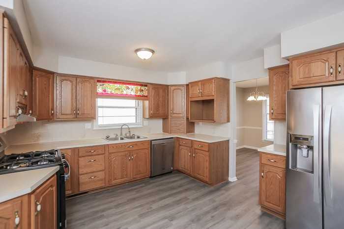 3624 Ne West Park Dr - Photo 4 of 10