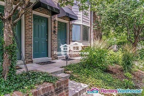 221 S Garfield St #211 - Photo 2 of 20