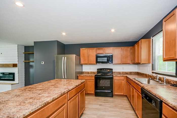 6203 Woodview Dr - Photo 6 of 13