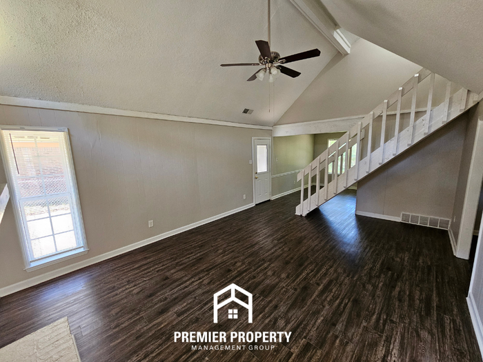 3999 Lacewood Dr - Photo 3 of 21