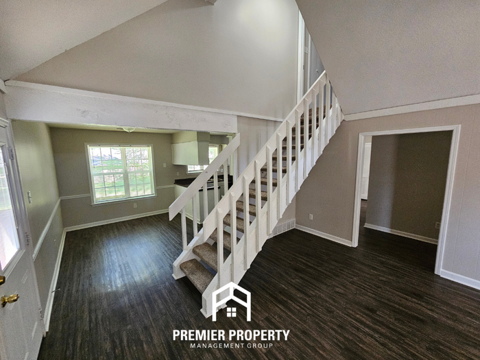 3999 Lacewood Dr - Photo 4 of 21